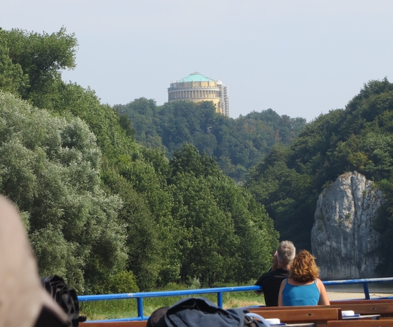 Gut zu sehen ist die Befreiungshalle in Kelheim, die König Ludwig I nach den Siegen über Napoleon erbauen ließ
