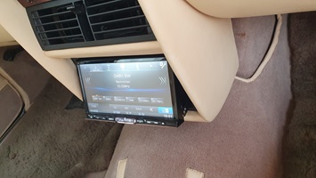 ALPINE-Soundsystem mit Navigation und Kameras, im Rolls-Royce Silver-Shadow II