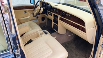 Innenraum eines sehr gepflegten Rolls-Royce Silver Shadow II