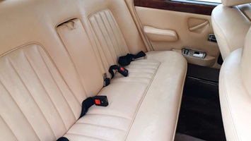 Innenraum eines sehr gepflegten Rolls-Royce Silver Shadow II