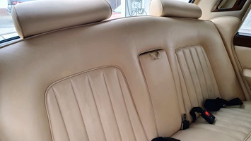 Rückbank eines sehr gepflegten Rolls-Royce Silver Shadow II