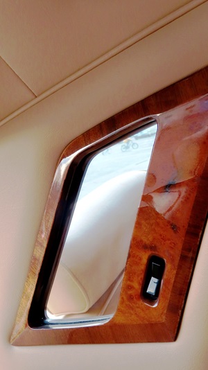 Spiegel im Innenraum eines sehr gepflegten Rolls-Royce Silver Shadow II