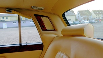 Schminkspiegel Innenraum eines sehr gepflegten Rolls-Royce Silver Shadow II