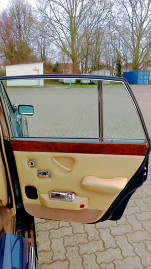 Innenraum eines sehr gepflegten Rolls-Royce Silver Shadow II