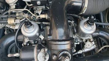 Der Motorraum eines sehr gepflegten Rolls-Royce Silver Shadow II